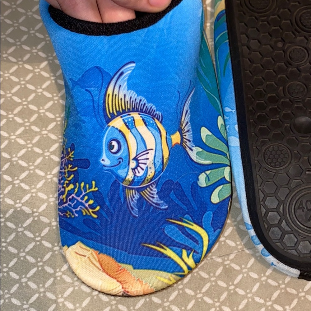 Water shoes - Picture 3 of 3